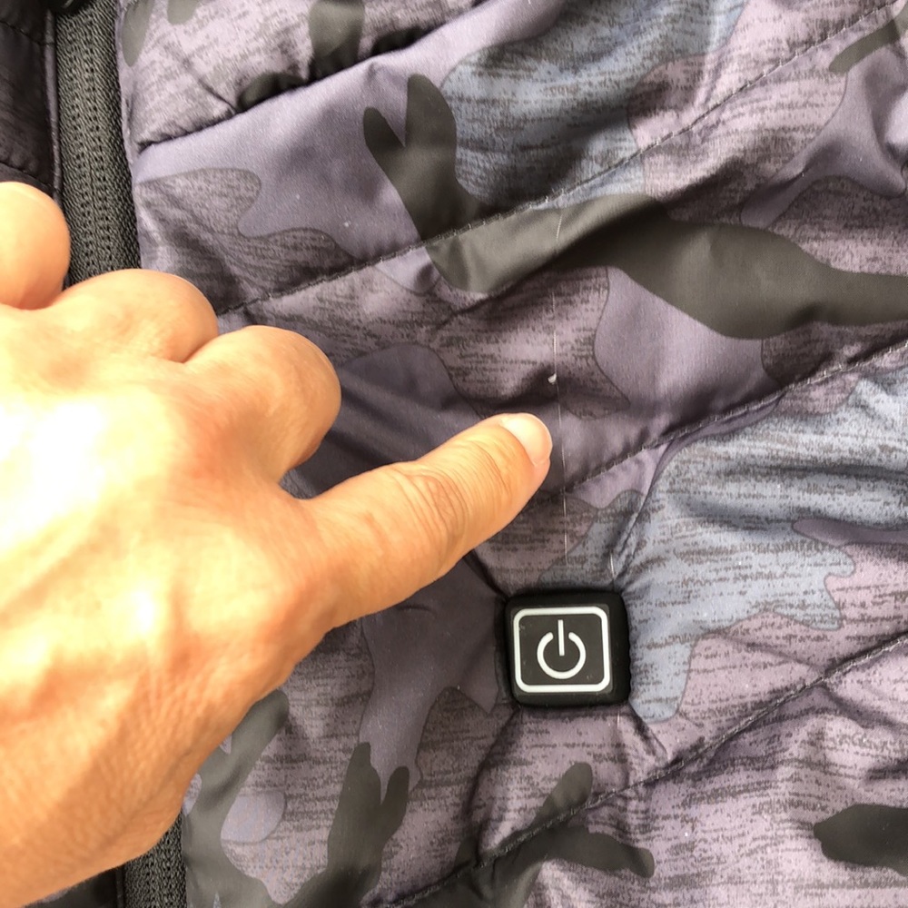 Women's Black Camo Puffer Vest - Picture 10 of 12